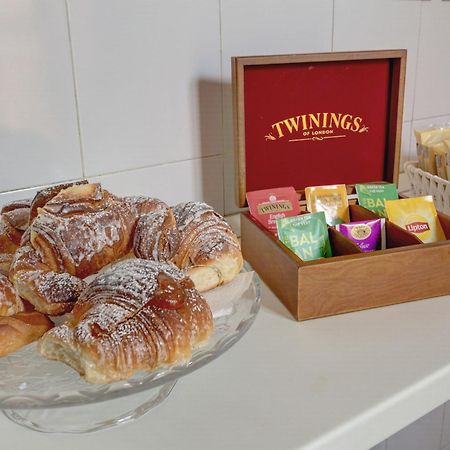 Holiday Sunny Roma B&B ภายนอก รูปภาพ