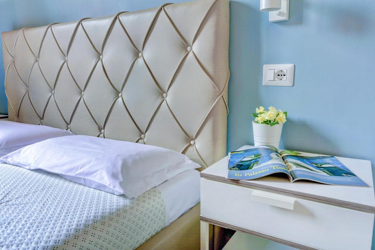 Holiday Sunny Roma B&B ภายนอก รูปภาพ