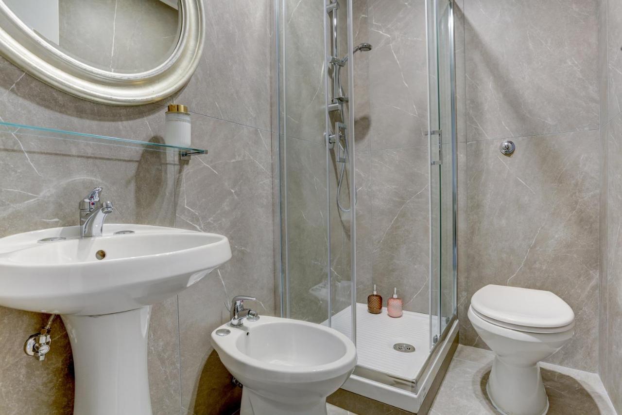 Holiday Sunny Roma B&B ภายนอก รูปภาพ