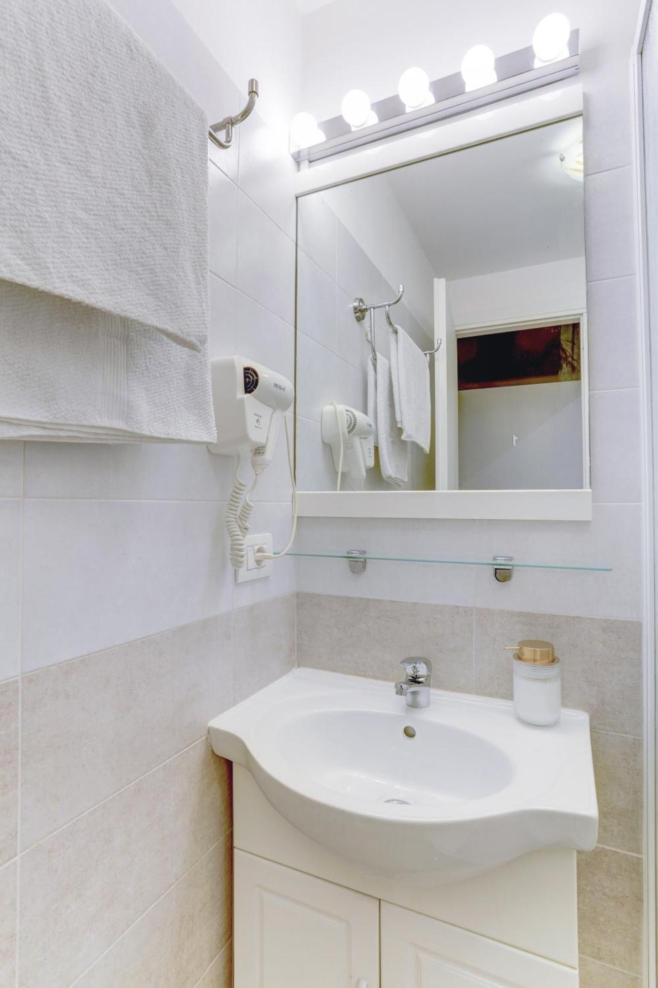 Holiday Sunny Roma B&B ภายนอก รูปภาพ