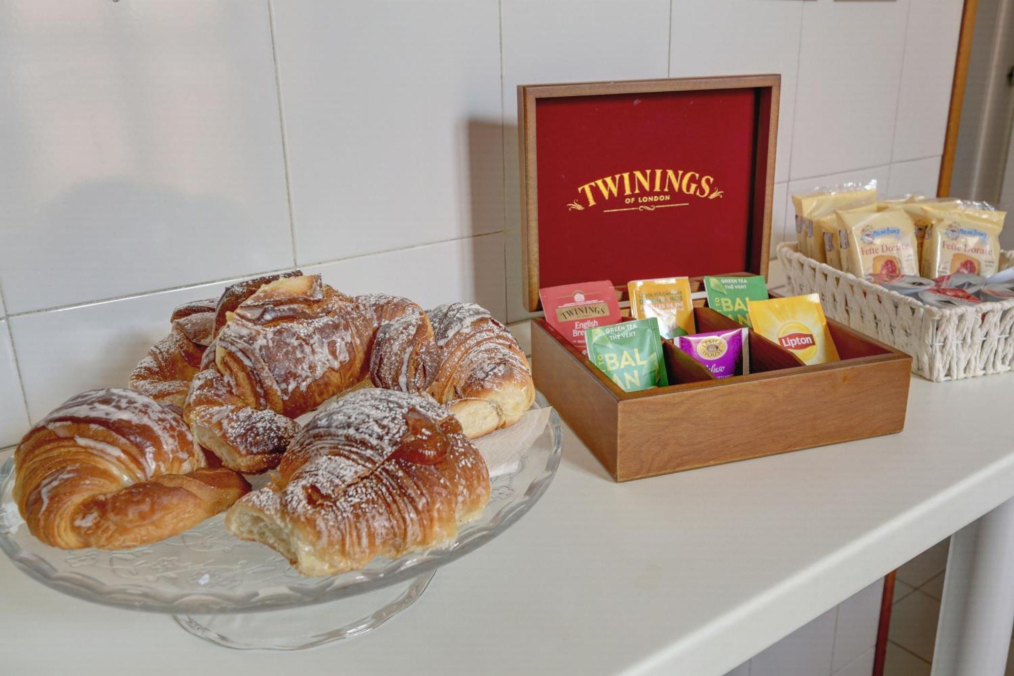Holiday Sunny Roma B&B ภายนอก รูปภาพ