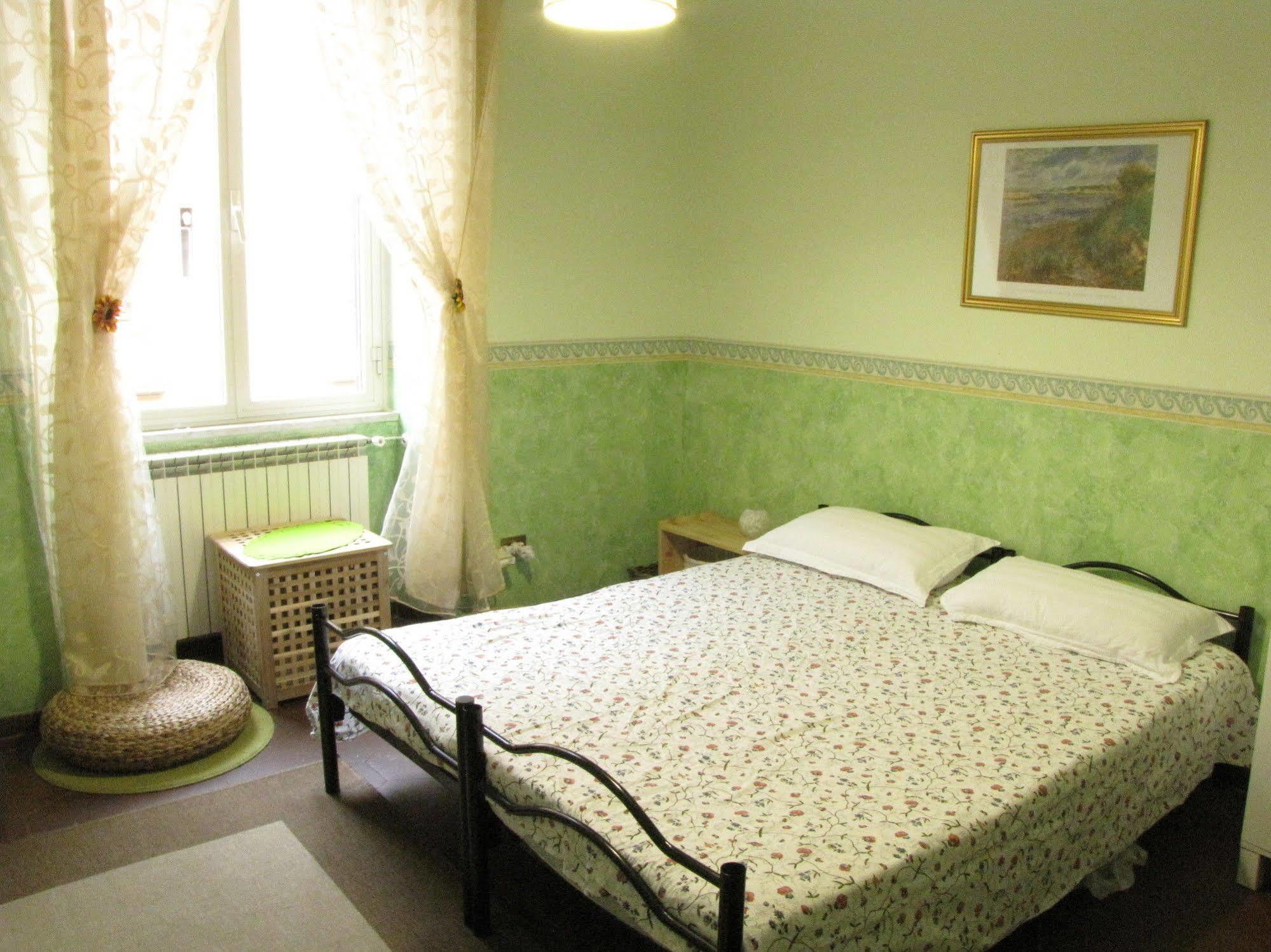 Holiday Sunny Roma B&B ภายนอก รูปภาพ