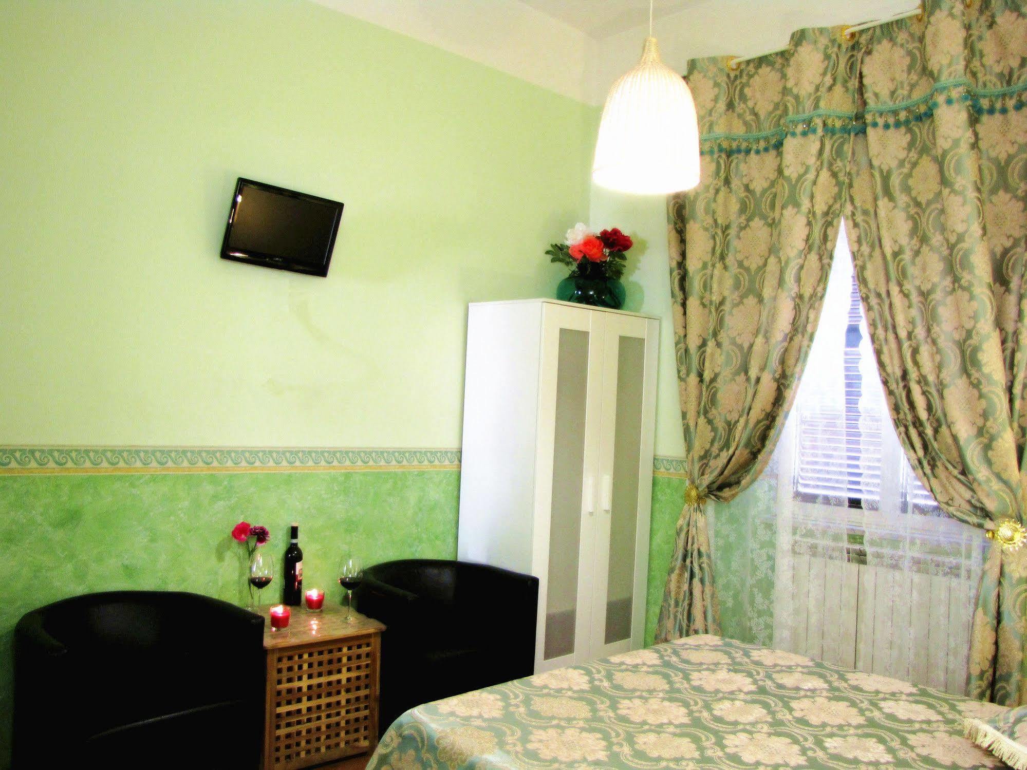 Holiday Sunny Roma B&B ภายนอก รูปภาพ